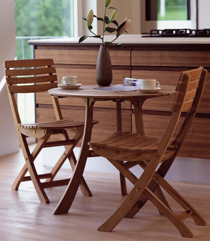Classic wooden chair - obrazek 4